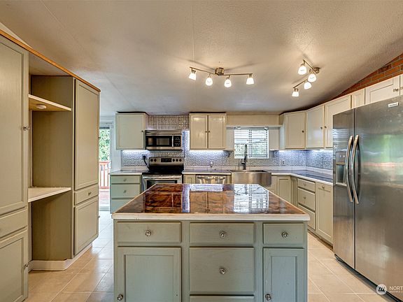 3rd image of 42315 NW 8th Avenue
