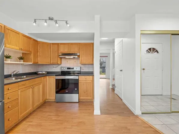 6223 S 31st Ave NW #605, Calgary, AB T3B 3X2