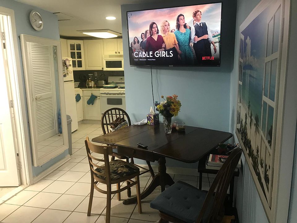 Living dining kitchen area