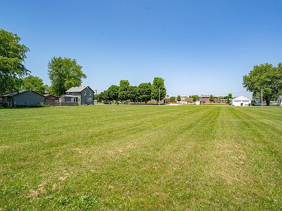 4th image of 410 E Odell St