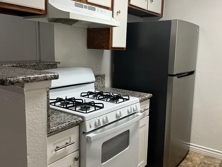 1959 Chestnut Ave #302 — Photo 9