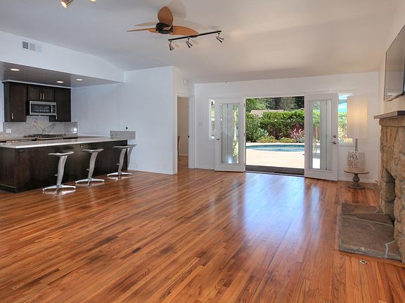 3rd image of 326 Apple Grove Ln