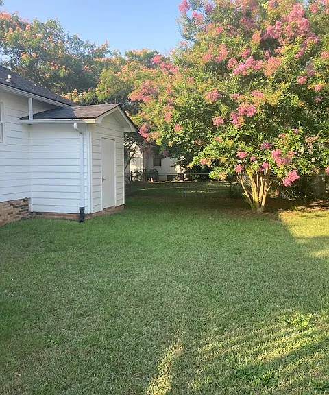 698 Florida Dr — Photo 4
