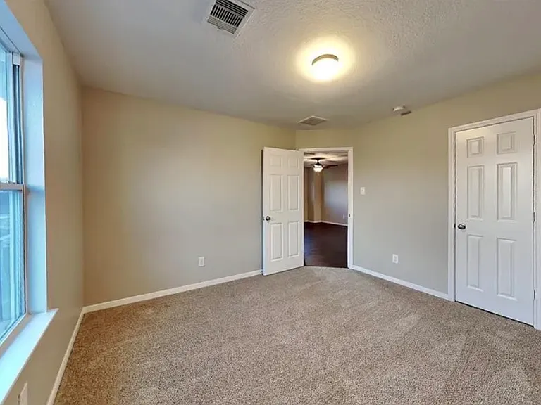 1608 Claremont Garden Cir — Photo 9