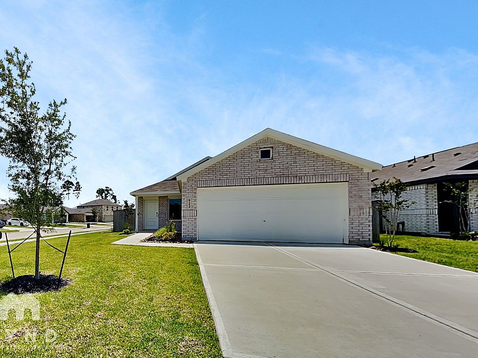 1st image of 922 Lago Laceno Ln