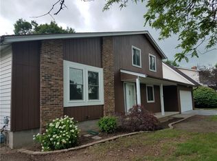 372 Olde Harbour Trl, Rochester, NY 14612