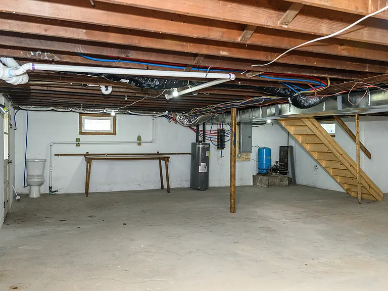 1050 S Keim St — Photo 33