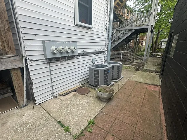 4 bed, 1350 sqft, $2,200 — Photo 4