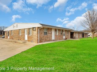 200 W Shelbourne Dr #1, Normal, IL 61761