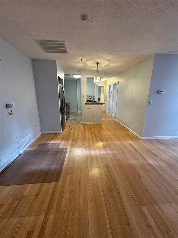 2 bed, 1.0 bath, 759 sqft, $2,000 — Photo 4