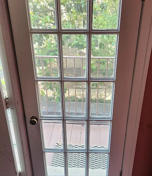 Pollyanna Apartments — Photo 11
