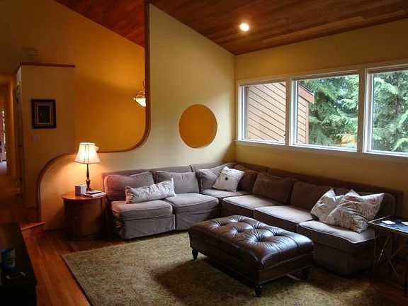 3rd image of 25038 SE Mirrormont Dr