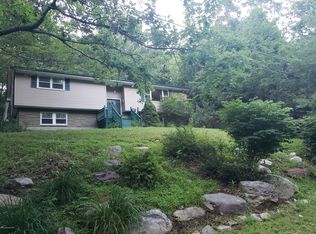 14 Holly Forest Rd, Mount Pocono, PA 18344