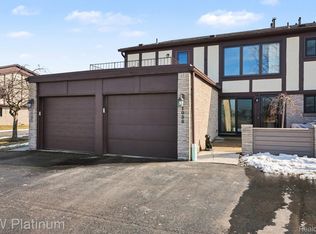 1034 Country Club Dr, Saint Clair Shores, MI 48082