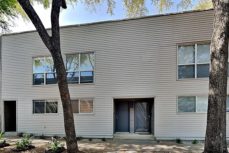 2 bed, 1.5 bath, 1163 sqft, $2,350 — Photo 1