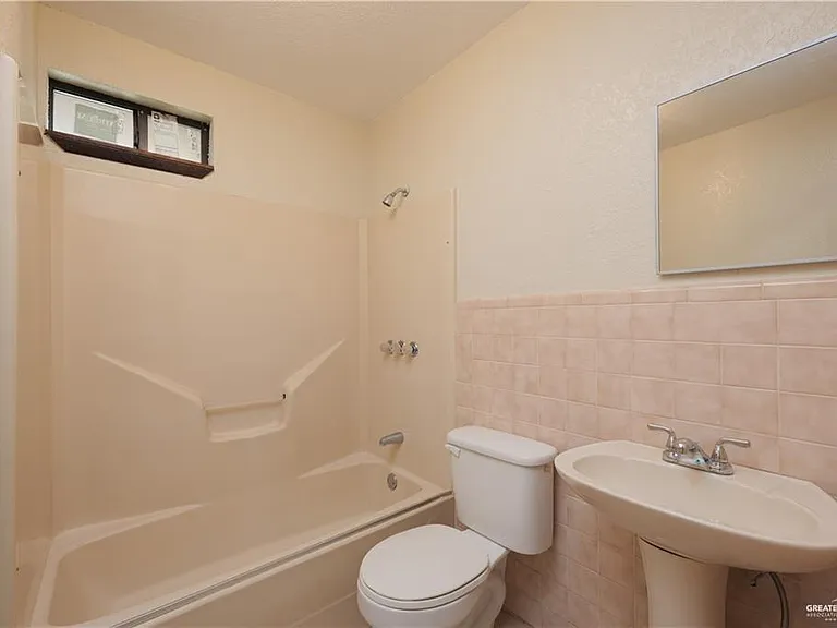 603 N Houston St — Photo 9