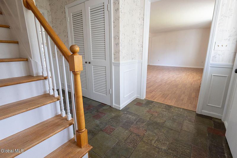 4th image of 10 Oakwood Drive