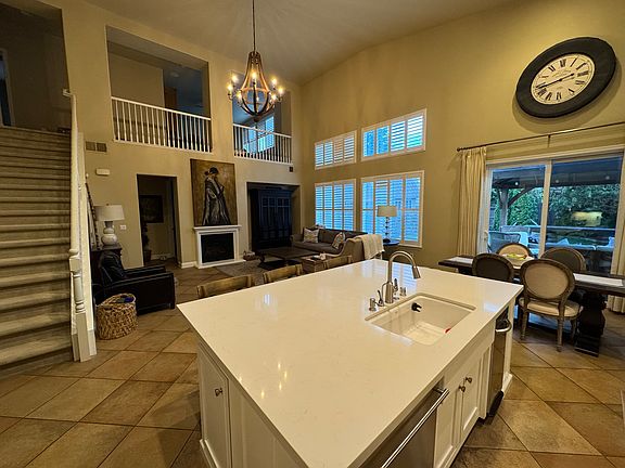 3rd image of 148 Dodbrook Ct