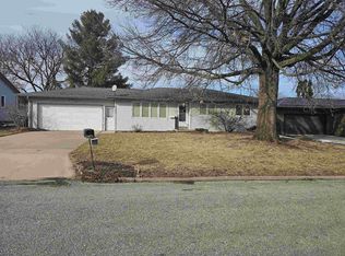 126 Barryington Dr, Waterloo, IA 50701