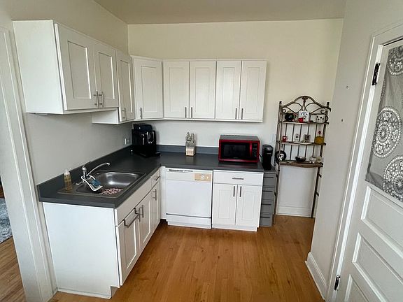 2nd image of 2044-46 W Berteau Ave #2044-2
