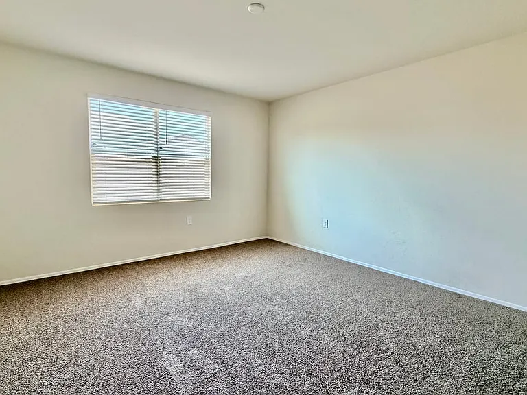 35433 W San Alvarez Ave — Photo 3