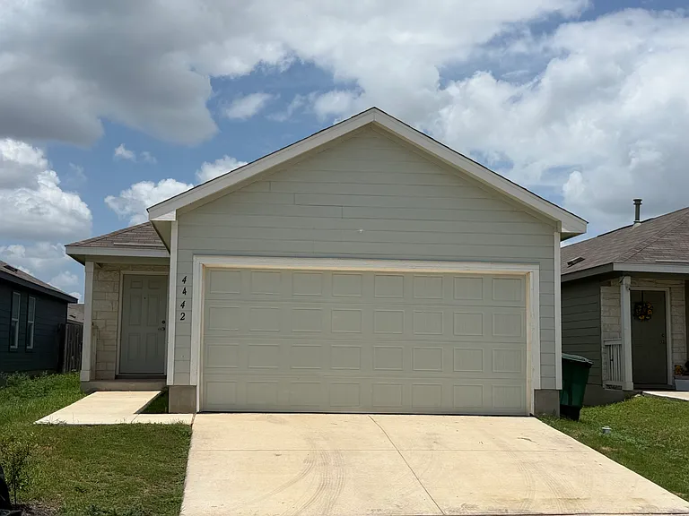 4442 Grassland Pass — Photo 2