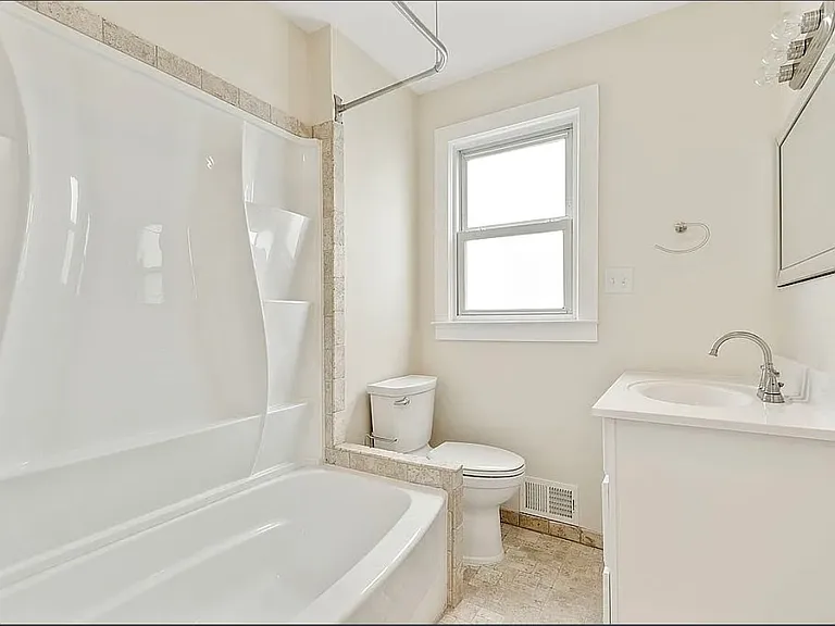 19 Rose Ave — Photo 9