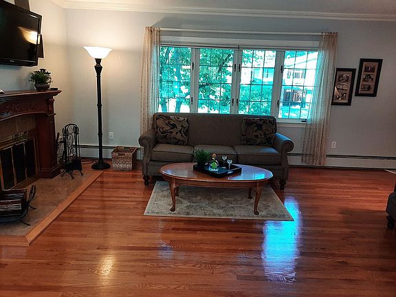 3rd image of 790 Birch Ave