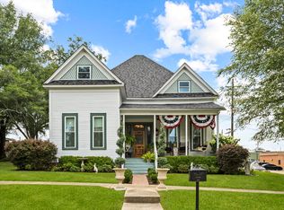 201 S 2nd St, Collins, MS 39428