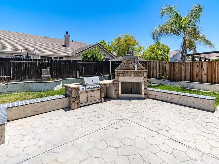 764 Mount Rushmore Ave — Photo 14