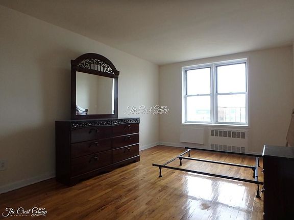 4th image of 3230 70th St APT 4G