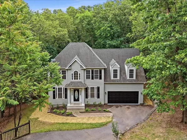 1257 Lakeview Dr, Cross Junction, VA 22625