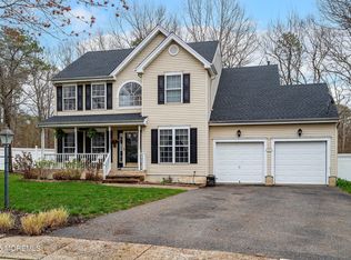 201 Lazy Oak Ln, Manahawkin, NJ 08050
