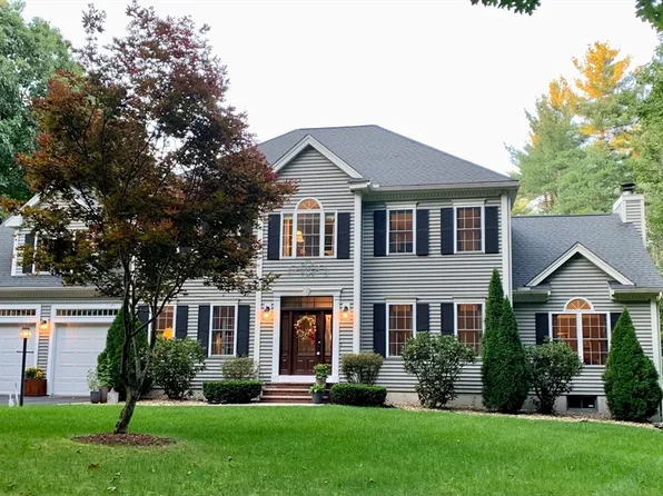 75 Lawrence St, Pepperell, MA 01463