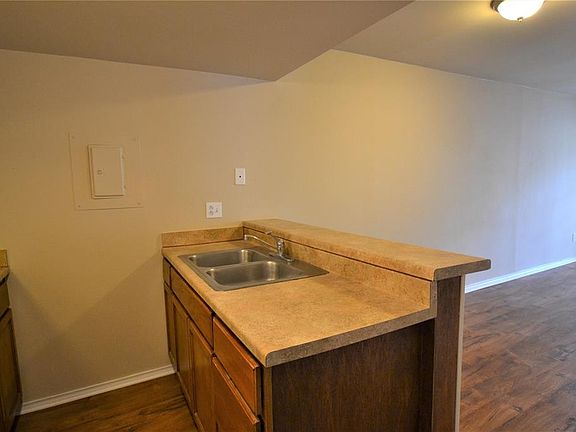 5th image of 701 Oakwood Ln APT 15