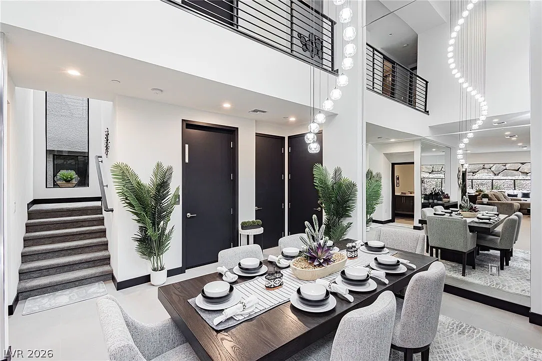 3 bed, 3.5 bath, 2670 sqft, $6,200 — Photo 3