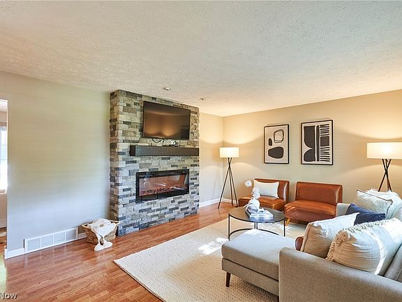 3rd image of 2808 Lynne Rd