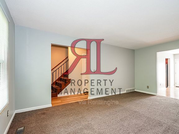 4th image of 119 Stornoway Dr E