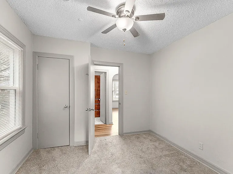 640 S Kentwood Ave — Photo 12