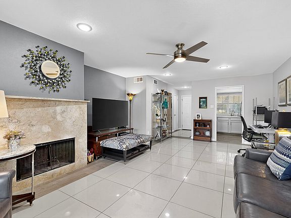 4th image of 2535 Wedglea Dr #114