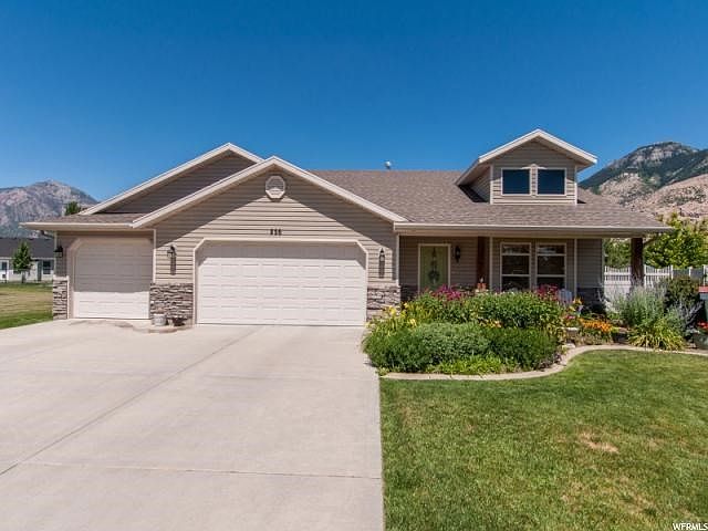 1st image of 226 E Brookmeadow Dr