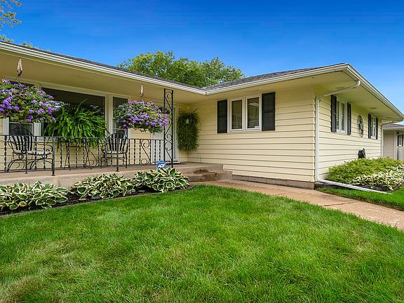2nd image of 3809 Connecticut Dr