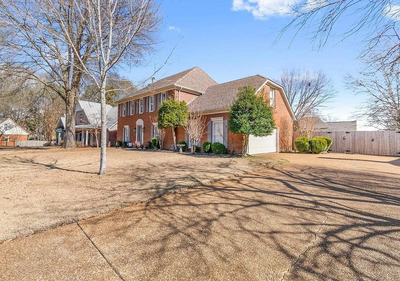 Colonial Style Collierville Home located off Collierville-Arlington Road near W Poplar Avenue. La... — Photo 2