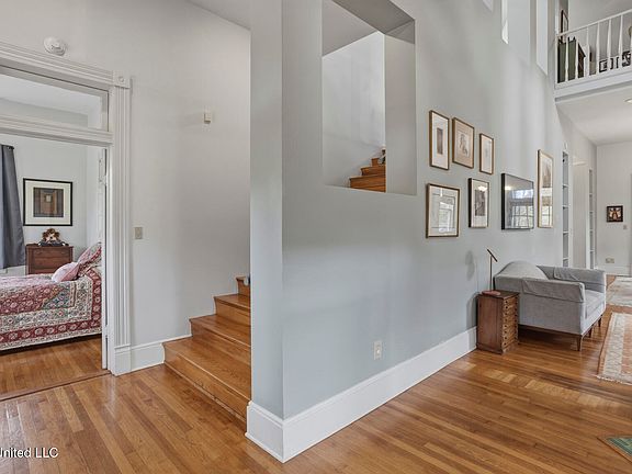 3rd image of 915 Gillespie St