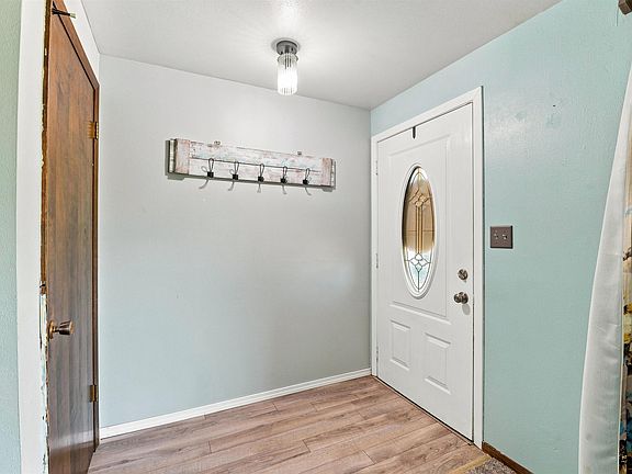 4th image of 1294 Apache Ave