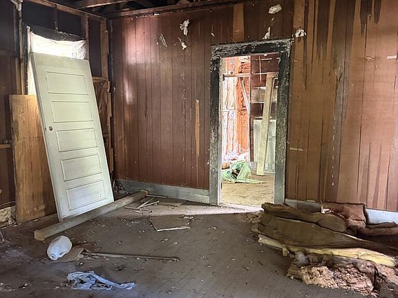 4th image of 604 Burkitt St