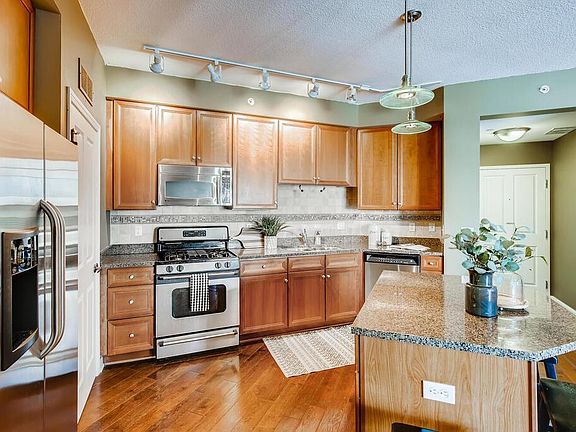 2nd image of 500 Grant St E #1404