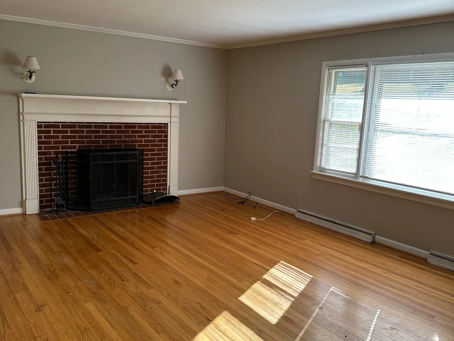 1646 Iris Ave — Photo 2