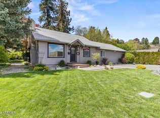 310 N 3rd St, Selah, WA
