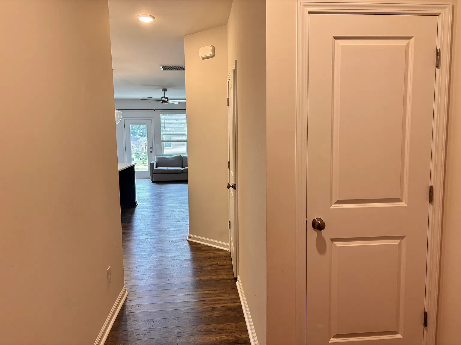 3 bed, 2.5 bath, 1500 sqft, $1,800 — Photo 2